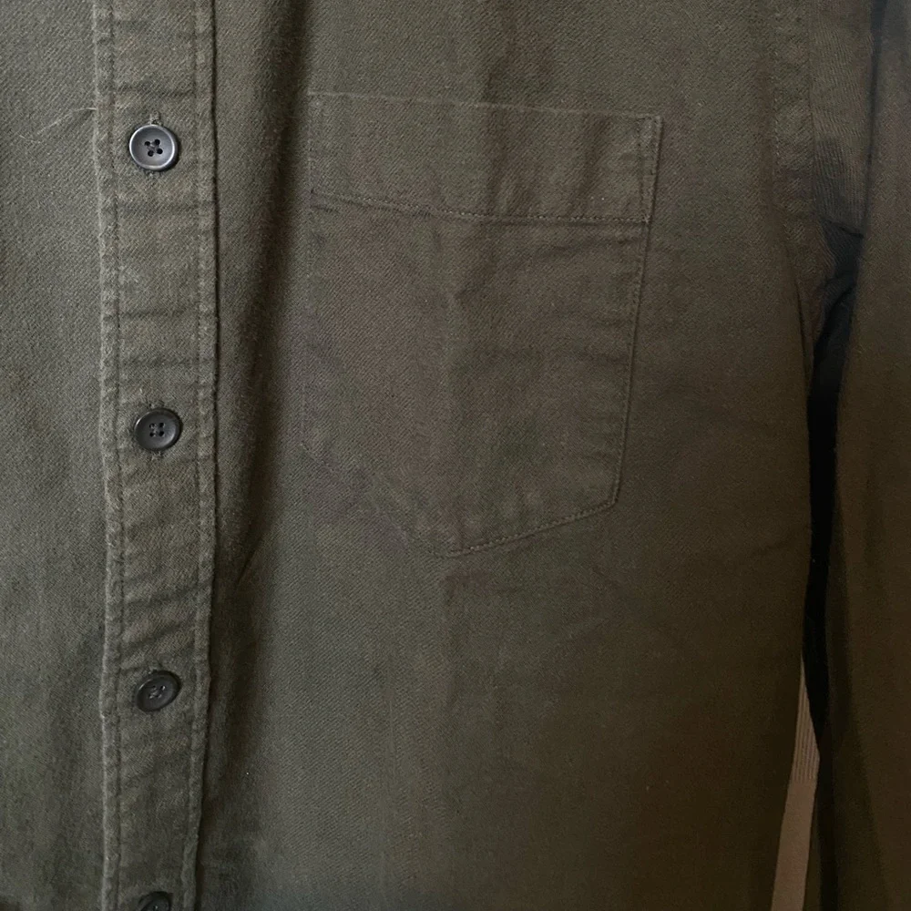 Uniqlo Green Button Up - Picture 3 of 5